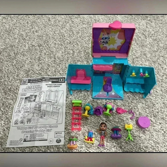 Gabby’s Dollhouse - Gabby Girl Dress-Up Closet w/ALL Accessories & Manual - Picture 1 of 2